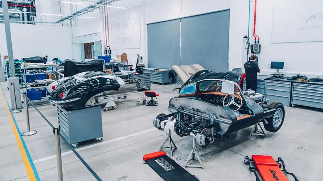 Đây là kho tàng xe cổ bí mật của Jaguar Land Rover - Ảnh 17.