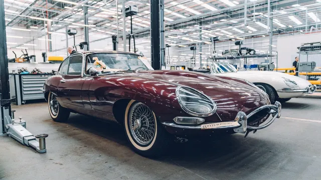 Đây là kho tàng xe cổ bí mật của Jaguar Land Rover - Ảnh 20.