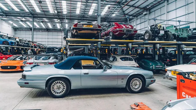 Đây là kho tàng xe cổ bí mật của Jaguar Land Rover - Ảnh 38.