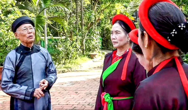 Những bô lão chơi quan họ ảnh 2 Những bô lão chơi quan họ ảnh 2