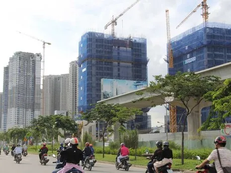 Các cao ốc xung quanh tuyến metro số 1.