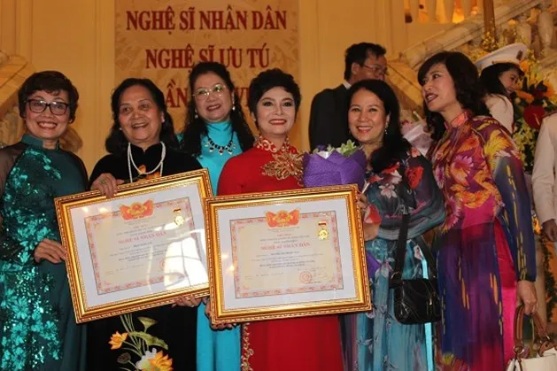 Khổ vì danh hiệu! ảnh 1 Khổ vì danh hiệu! ảnh 1