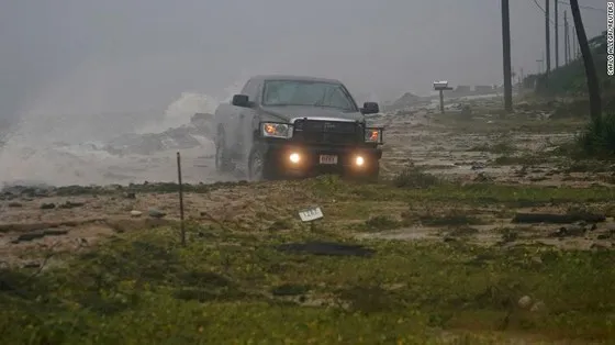 Siêu bão Michael tấn công Florida: 17 người chết, một căn cứ quân sự bị san bằng, cả thị trấn bị xóa sổ ảnh 48