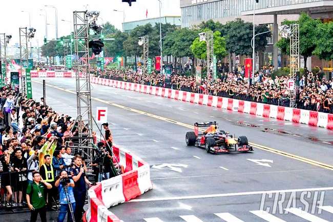 F1: Đỉnh cao tốc độ và tốn kém - Kỳ 2: Cuộc đua kim tiền ảnh 1 F1: Đỉnh cao tốc độ và tốn kém - Kỳ 2: Cuộc đua kim tiền ảnh 1