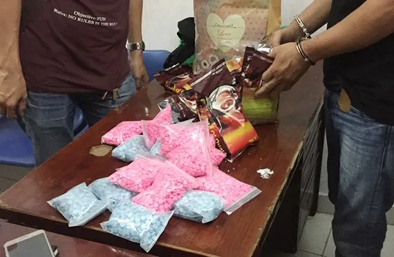 Ma túy bủa vây giới trẻ. Bài 1: Mua dễ, chơi công khai Tang vật trong một đường dây mua bán ma túy bị Công an TPHCM triệt phá (ảnh CA cung cấp)