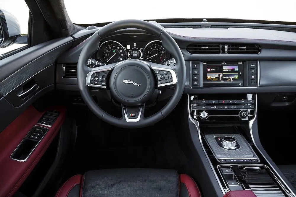 Xế sang Jaguar XF 2019 thêm tiện nghi và phiên bản mới ảnh 4 Xế sang Jaguar XF 2019 thêm tiện nghi và phiên bản mới ảnh 4