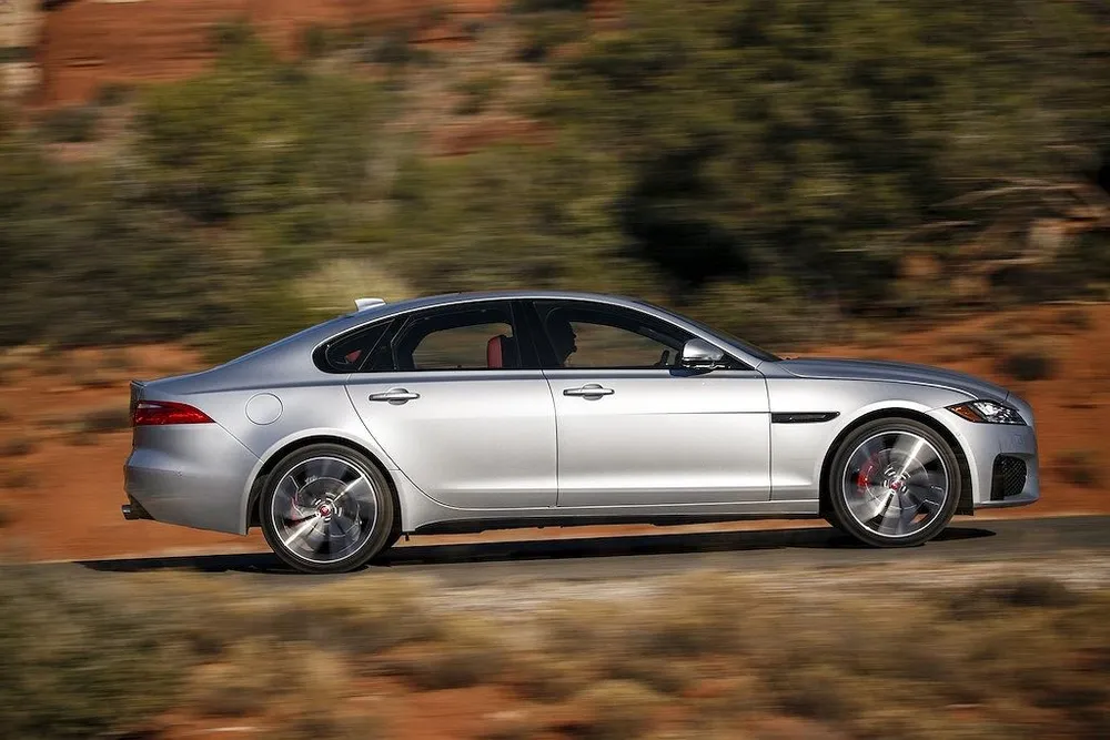 Xế sang Jaguar XF 2019 thêm tiện nghi và phiên bản mới ảnh 7 Xế sang Jaguar XF 2019 thêm tiện nghi và phiên bản mới ảnh 7