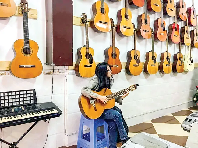 Thú "săn" guitar cũ ảnh 1 Thú "săn" guitar cũ ảnh 1