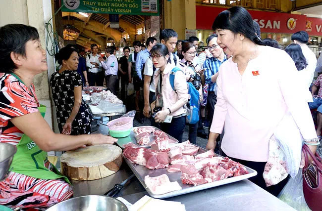Cuối năm “nóng” chuyện thực phẩm bẩn - Bài 1: Thực phẩm bẩn bủa vây mùa giáp tết ảnh 2 Cuối năm “nóng” chuyện thực phẩm bẩn - Bài 1: Thực phẩm bẩn bủa vây mùa giáp tết ảnh 2