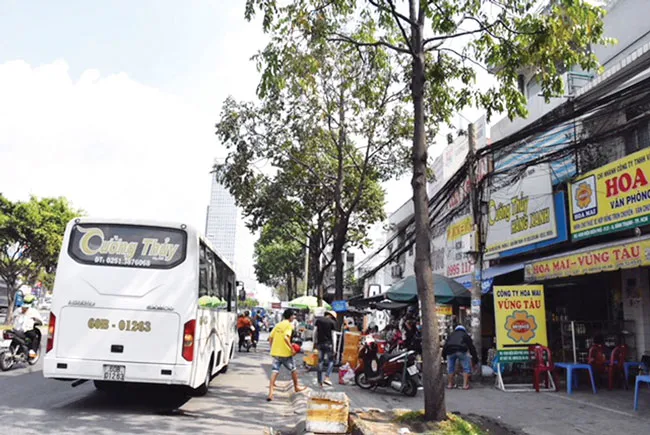 Xe dù, bến cóc “nhộn nhịp” những ngày giáp tết ảnh 2 Xe dù, bến cóc “nhộn nhịp” những ngày giáp tết ảnh 2