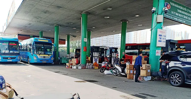 Xe dù, bến cóc “nhộn nhịp” những ngày giáp tết ảnh 3 Xe dù, bến cóc “nhộn nhịp” những ngày giáp tết ảnh 3
