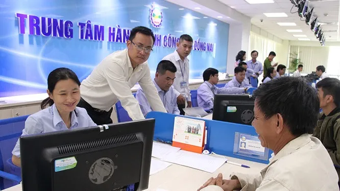 Ám ảnh rủi ro chính sách