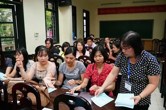 Giám thị “ôn bài” trước khi coi thi ảnh 4