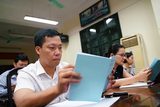 Giám thị “ôn bài” trước khi coi thi ảnh 7 Giám thị “ôn bài” trước khi coi thi ảnh 7