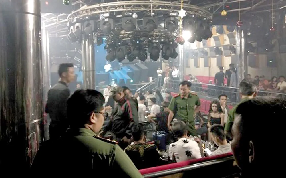 Bài 1: Đi bar… “đập đá” ảnh 1 Bài 1: Đi bar… “đập đá” ảnh 1