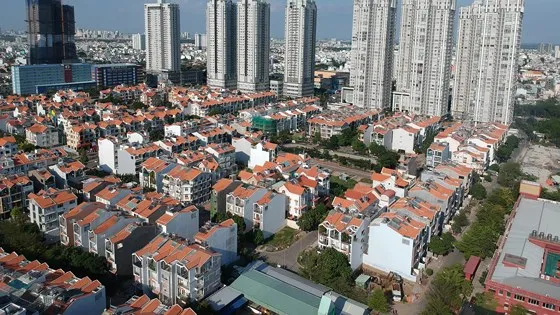 Dân cư tăng nhanh, nhà ở “hụt hơi” ảnh 2 Dân cư tăng nhanh, nhà ở 'hụt hơi' ảnh 2