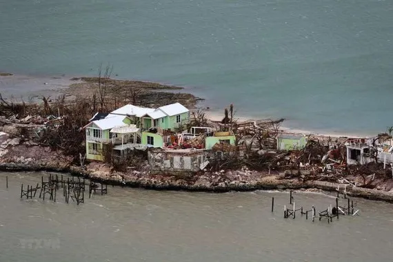 Bão Dorian đổ bộ miền Đông nước Mỹ Bão Dorian tàn phá đảo Great Abaco của Bahamas. Ảnh: AFP/TTXVN
