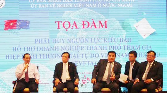 Kiều bào hỗ trợ doanh nghiệp TPHCM tham gia EVFTA Các đại biểu tham gia tọa đàm. Ảnh: TTXVN