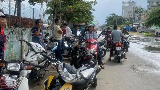 Công an xuyên đêm khám xét trụ sở Công ty Alibaba ảnh 13  Công an xuyên đêm khám xét trụ sở Công ty Alibaba ảnh 12