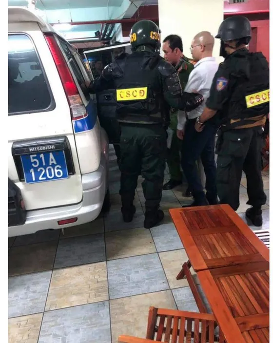 Công an xuyên đêm khám xét trụ sở Công ty Alibaba ảnh 6  Công an xuyên đêm khám xét trụ sở Công ty Alibaba ảnh 5