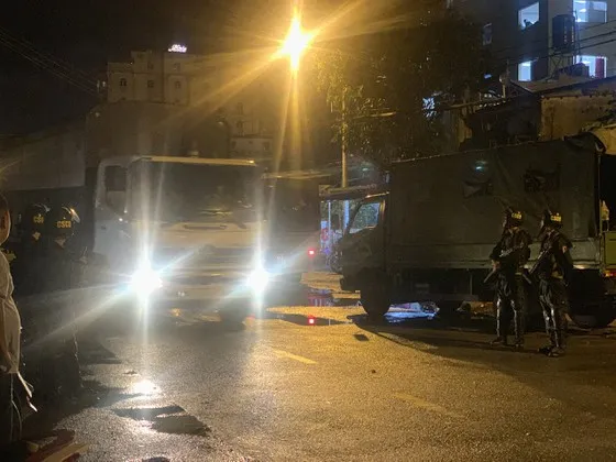 Công an xuyên đêm khám xét trụ sở Công ty Alibaba ảnh 4  Công an xuyên đêm khám xét trụ sở Công ty Alibaba ảnh 3