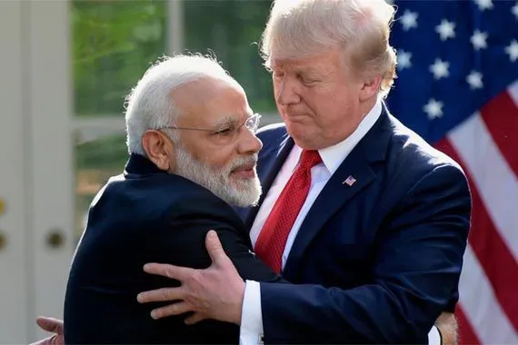 Chương mới quan hệ Mỹ - Ấn Độ Tổng thống Mỹ Donald Trump chào đón Thủ tướng Ấn Độ Modi (trái) thăm Nhà Trắng. Ảnh: AP