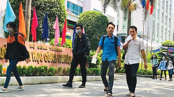 Nhiều sinh viên Trường Đại học Công nghiệp TPHCM mong sớm được giải quyết quyền lợi sau sự cố mất điểm