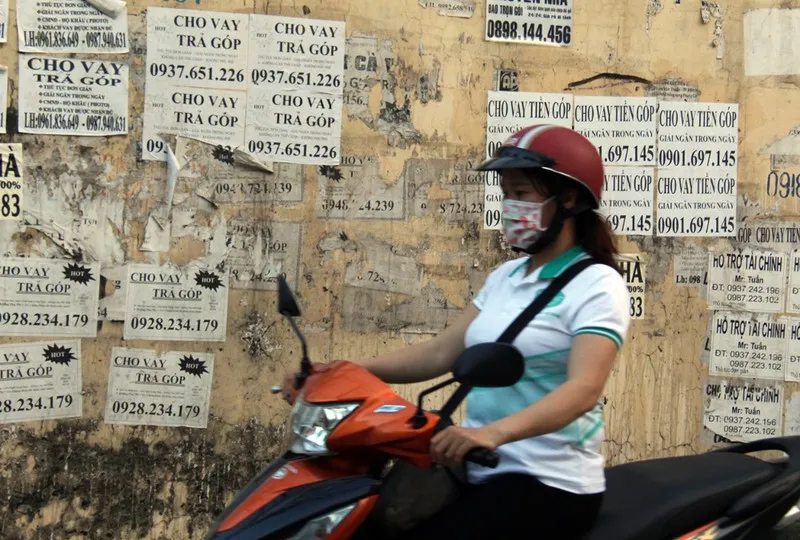 cảnh báo tình trạng công nhân "vay tiền nóng", thế chấp thẻ atm hình 1 canh bao tinh trang cong nhan "vay tien nong", the chap the atm hinh 1