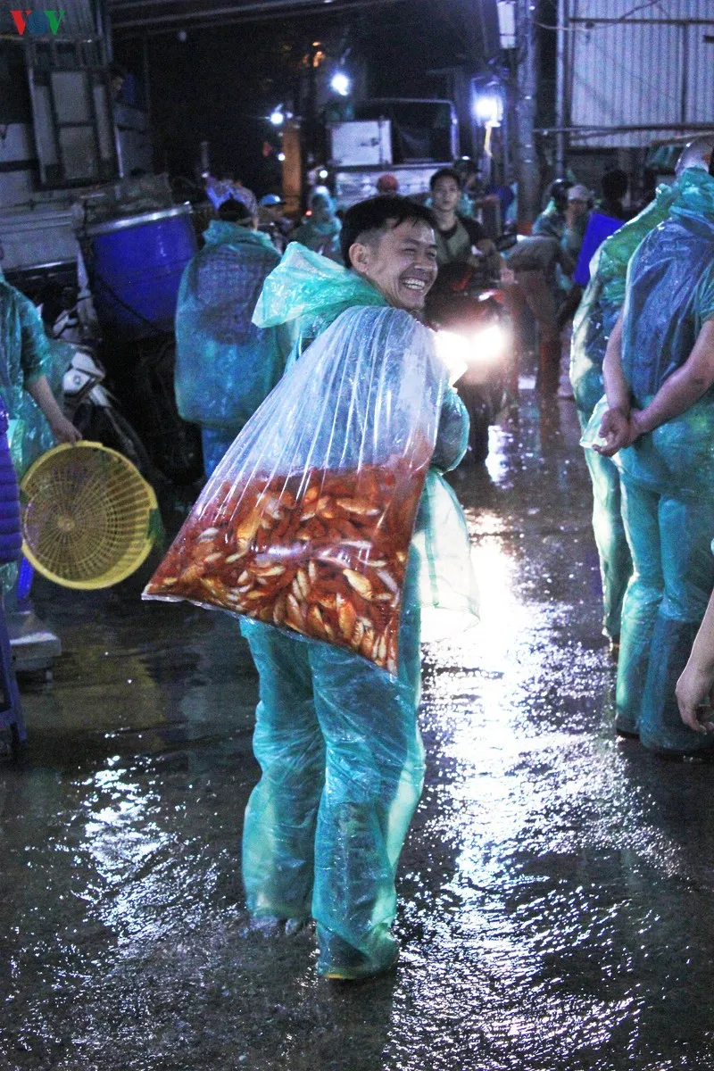 chợ cá sở thượng nhộn nhịp trước tết ông công ông táo hình 12 cho ca so thuong nhon nhip truoc tet ong cong ong tao hinh 12