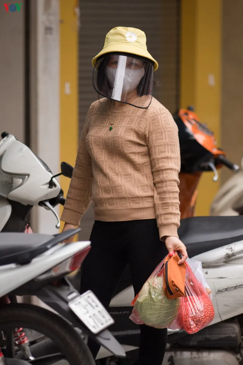 người hà nội đeo khẩu trang phòng chống covid-19, đón "rét nàng bân" hình 9 nguoi ha noi deo khau trang phong chong covid-19, don "ret nang ban" hinh 9