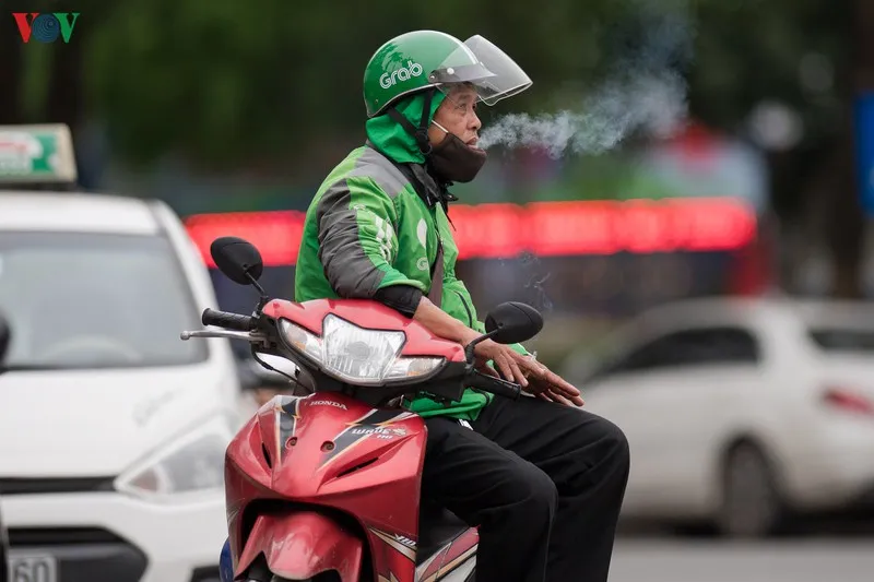 người hà nội đeo khẩu trang phòng chống covid-19, đón "rét nàng bân" hình 11 nguoi ha noi deo khau trang phong chong covid-19, don "ret nang ban" hinh 11