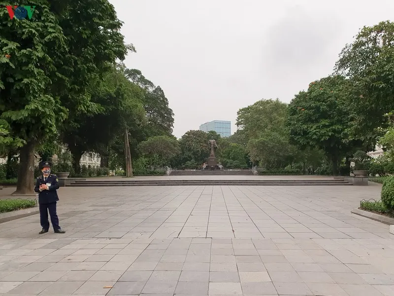 ngay dau cach ly toan xa hoi: dan ha noi van ra duong tap the duc hinh 4