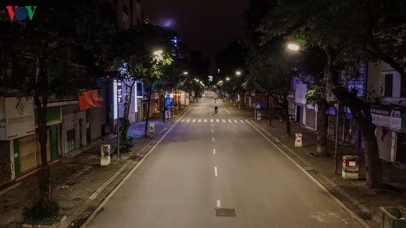 tối hà nội lạ lẫm từ góc nhìn trên cao trong những ngày cách ly xã hội hình 6 toi ha noi la lam tu goc nhin tren cao trong nhung ngay cach ly xa hoi hinh 6