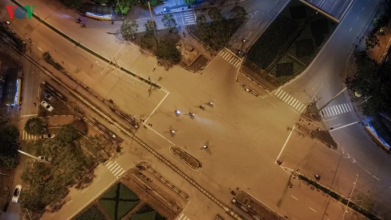 tối hà nội lạ lẫm từ góc nhìn trên cao trong những ngày cách ly xã hội hình 7 toi ha noi la lam tu goc nhin tren cao trong nhung ngay cach ly xa hoi hinh 7