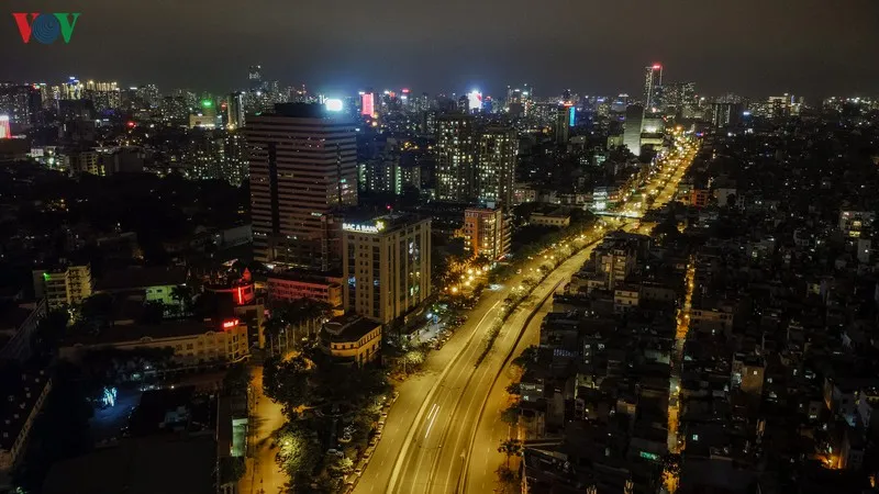 tối hà nội lạ lẫm từ góc nhìn trên cao trong những ngày cách ly xã hội hình 8 toi ha noi la lam tu goc nhin tren cao trong nhung ngay cach ly xa hoi hinh 8