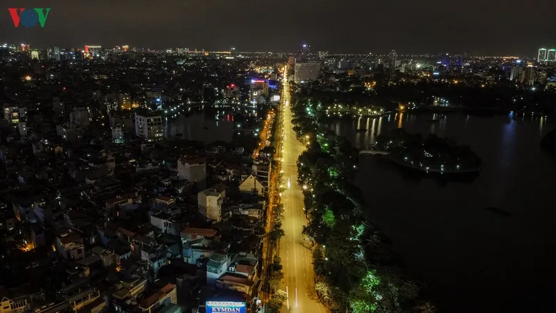 tối hà nội lạ lẫm từ góc nhìn trên cao trong những ngày cách ly xã hội hình 9 toi ha noi la lam tu goc nhin tren cao trong nhung ngay cach ly xa hoi hinh 9