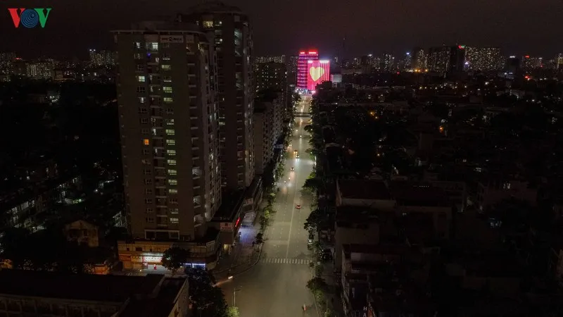tối hà nội lạ lẫm từ góc nhìn trên cao trong những ngày cách ly xã hội hình 10 toi ha noi la lam tu goc nhin tren cao trong nhung ngay cach ly xa hoi hinh 10