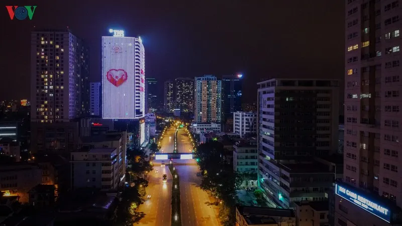 tối hà nội lạ lẫm từ góc nhìn trên cao trong những ngày cách ly xã hội hình 12 toi ha noi la lam tu goc nhin tren cao trong nhung ngay cach ly xa hoi hinh 12