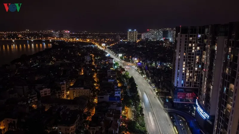 tối hà nội lạ lẫm từ góc nhìn trên cao trong những ngày cách ly xã hội hình 5 toi ha noi la lam tu goc nhin tren cao trong nhung ngay cach ly xa hoi hinh 5