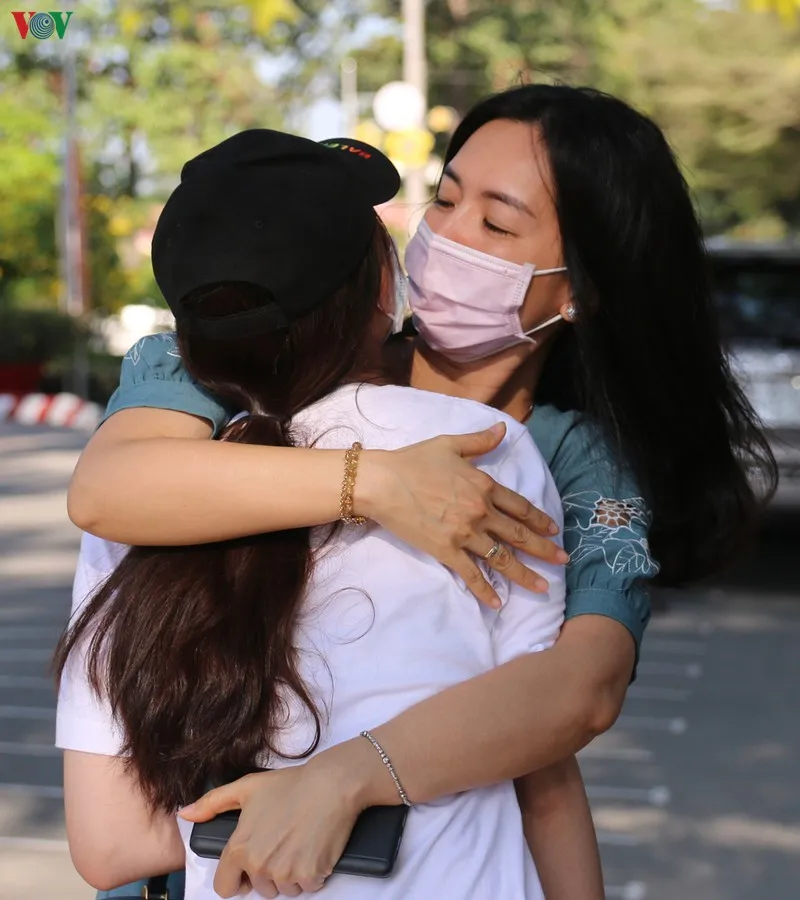 ảnh: bịn rịn phút chia tay tại khu cách ly trường qs quân đoàn 4 hình 10 anh: bin rin phut chia tay tai khu cach ly truong qs quan doan 4 hinh 10