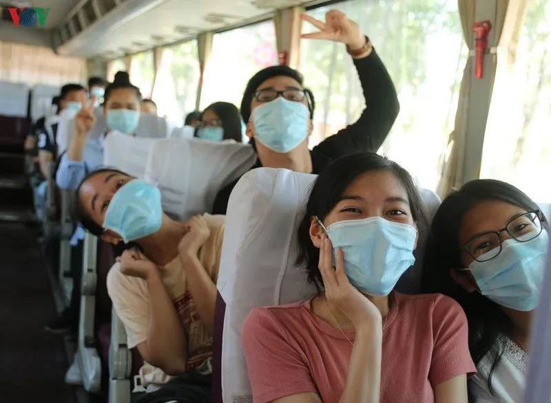 ảnh: bịn rịn phút chia tay tại khu cách ly trường qs quân đoàn 4 hình 11 anh: bin rin phut chia tay tai khu cach ly truong qs quan doan 4 hinh 11