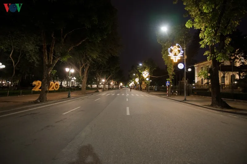 tối hà nội lạ lẫm từ góc nhìn trên cao trong những ngày cách ly xã hội hình 15 toi ha noi la lam tu goc nhin tren cao trong nhung ngay cach ly xa hoi hinh 15