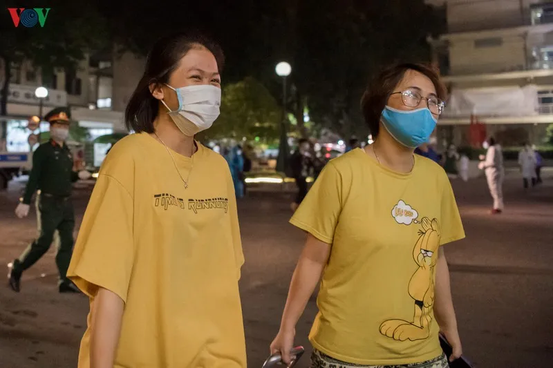 bệnh viện bạch mai dỡ bỏ hàng rào cách ly, y bác sĩ vỡ òa hạnh phúc hình 25 benh vien bach mai do bo hang rao cach ly, y bac si vo oa hanh phuc hinh 25