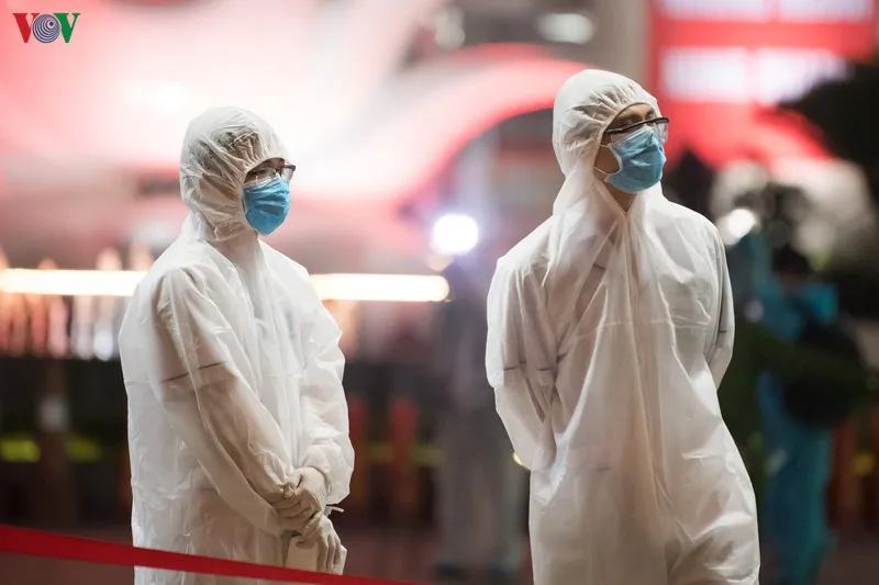 bệnh viện bạch mai dỡ bỏ hàng rào cách ly, y bác sĩ vỡ òa hạnh phúc hình 3 benh vien bach mai do bo hang rao cach ly, y bac si vo oa hanh phuc hinh 3