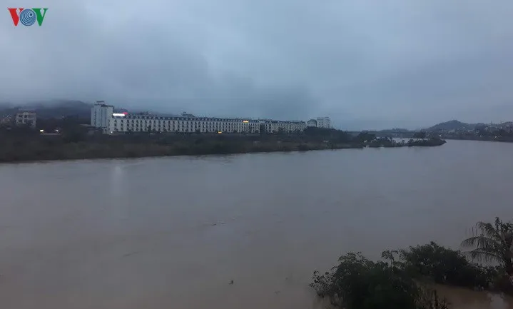 mưa đá, dông lốc kinh hoàng ở tây bắc, 4 người thiệt mạng hình 6 mua da, dong loc kinh hoang o tay bac, 4 nguoi thiet mang hinh 6