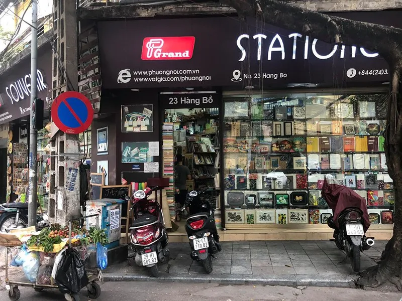 các cửa hàng trên phố cổ hà nội chật vật "vượt bão" dịch covid-19 để "sống sót" hình 3 cac cua hang tren pho co ha noi chat vat "vuot bao" dich covid-19 de "song sot" hinh 3