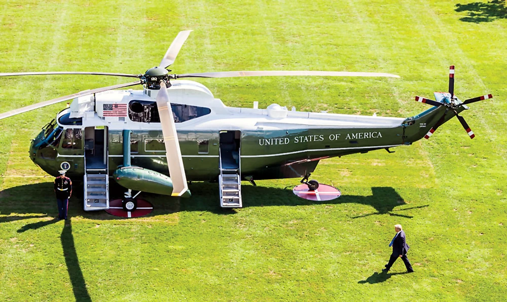 Lockheed Martin cung các phiên bản trực thăng Marine One.