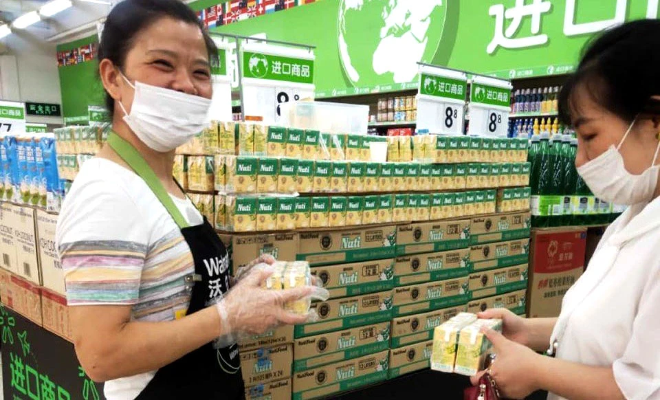 Nutifood mở rộng kênh phân phối thông qua đại siêu thị Walmart