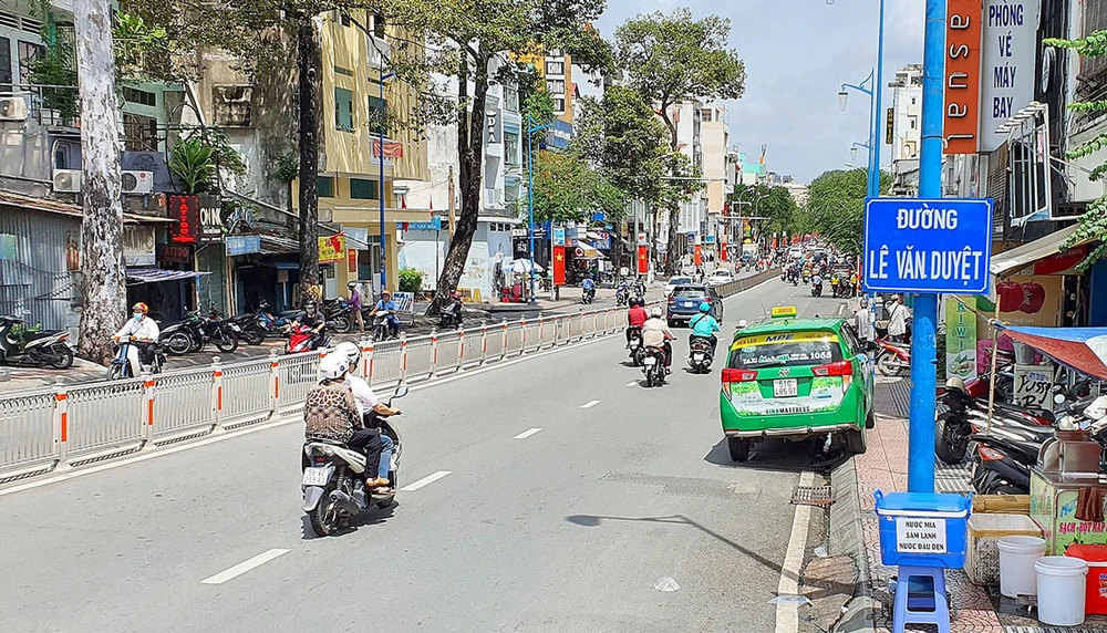 Sau khi đổi tên thành đường Lê Văn Duyệt, việc điều chỉnh, bổ sung giấy tờ cho người dân được khẩn trương thực hiện.