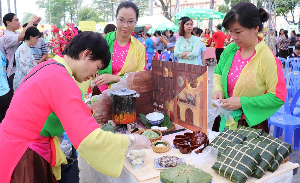 Tổ chức hội thi gói bánh chưng chăm lo tết người lao động đã trở thành nét đẹp của người dân TPHCM